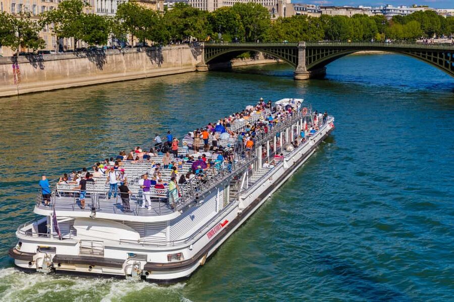 Paris : Scenic Cruise on the Seine River with Champagne - Seeing Paris from the Seine instead of the sidewalk
