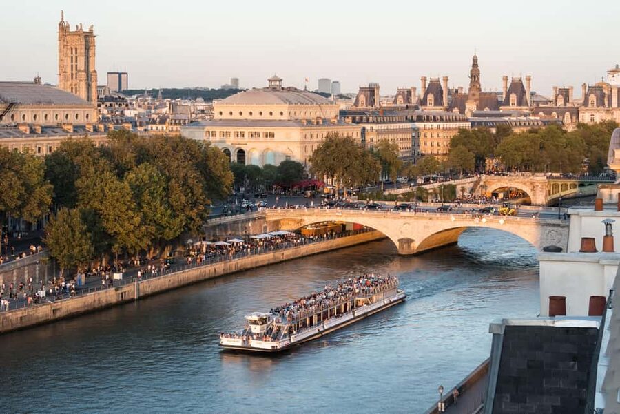 Paris : Scenic Cruise on the Seine River with Champagne - The Eiffel Tower finale