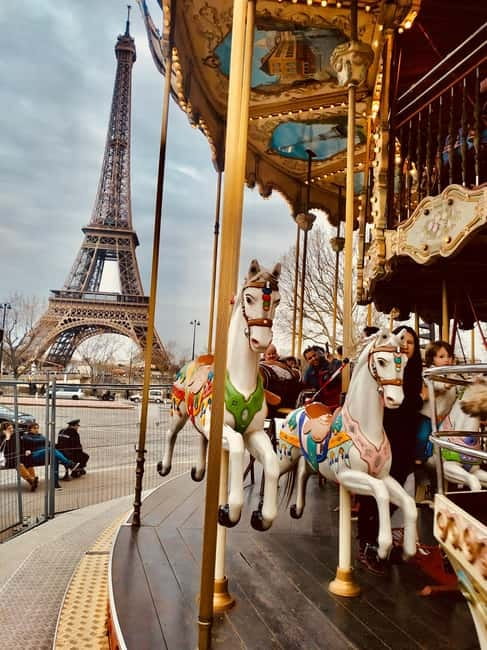 Paris: See 15 to 30 Top Sights with a Fun Guide - Moulin Rouge and the move toward central Paris