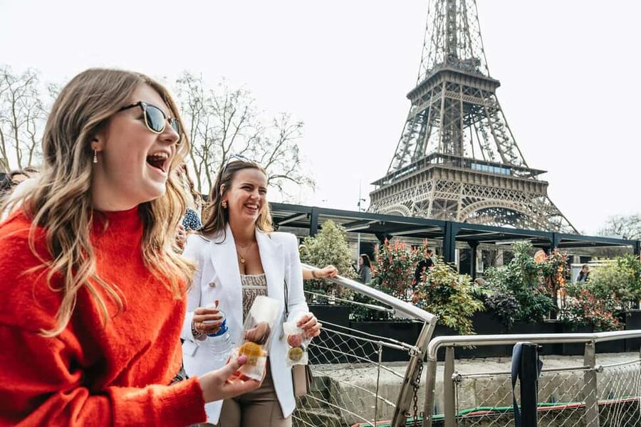 Paris: Seine Cruise and Macaron Tasting by the Eiffel Tower - Key points at a glance
