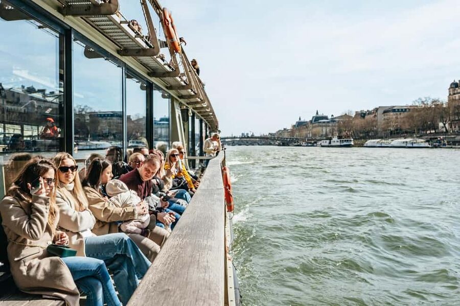Paris: Seine Cruise and Macaron Tasting by the Eiffel Tower - What this Paris combination actually involves