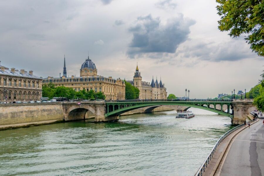 Paris: Seine Cruise with Snack/Optional Eiffel Tower Ticket - Adding the summit floor