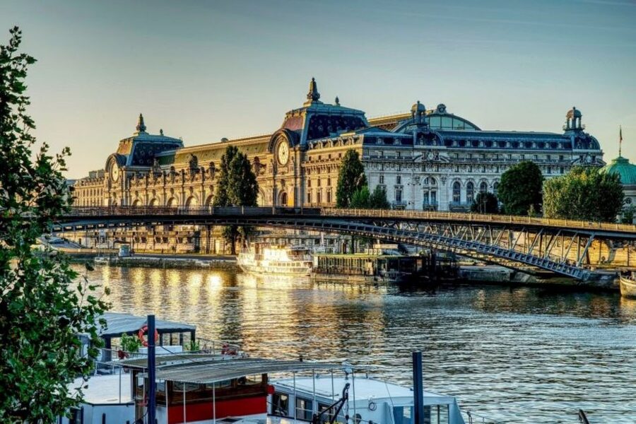 Paris: Seine Cruise with Snack/Optional Eiffel Tower Ticket - What the $29 price really buys you