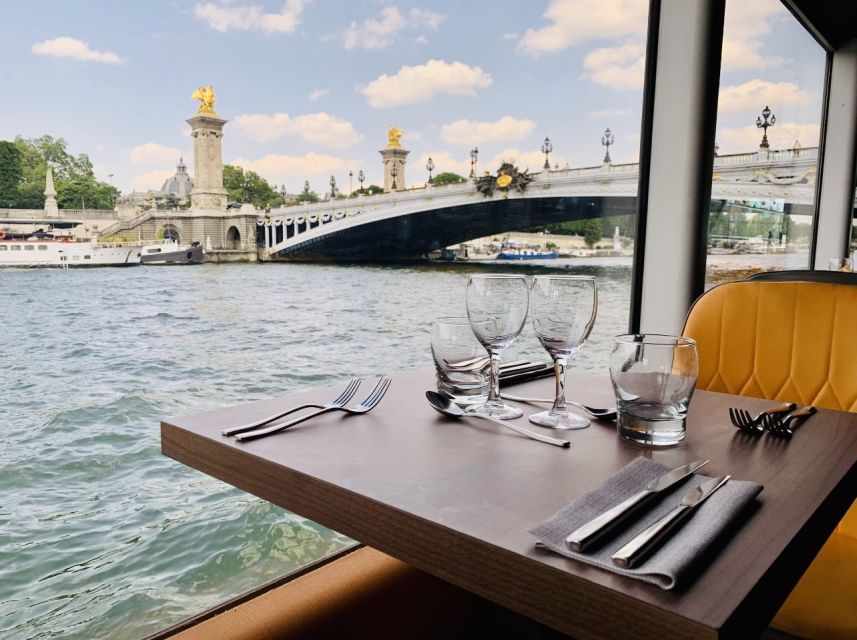 Paris: Seine River Bistronomic Dinner Cruise - The atmosphere: relaxed, warm, and lightly romantic