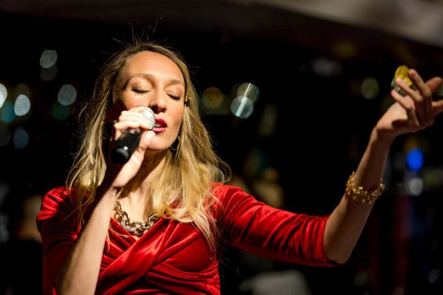 Paris: Seine River Champagne Dinner Cruise with Live Music - Key points to know before booking