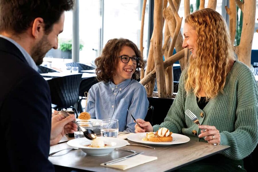 Paris: Seine River Cruise and 3-course Bistro Lunch - What this Paris package actually includes