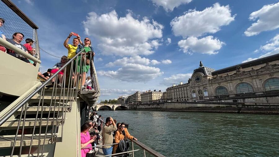 Paris: Seine River Cruise and 3-course Bistro Lunch - FAQ