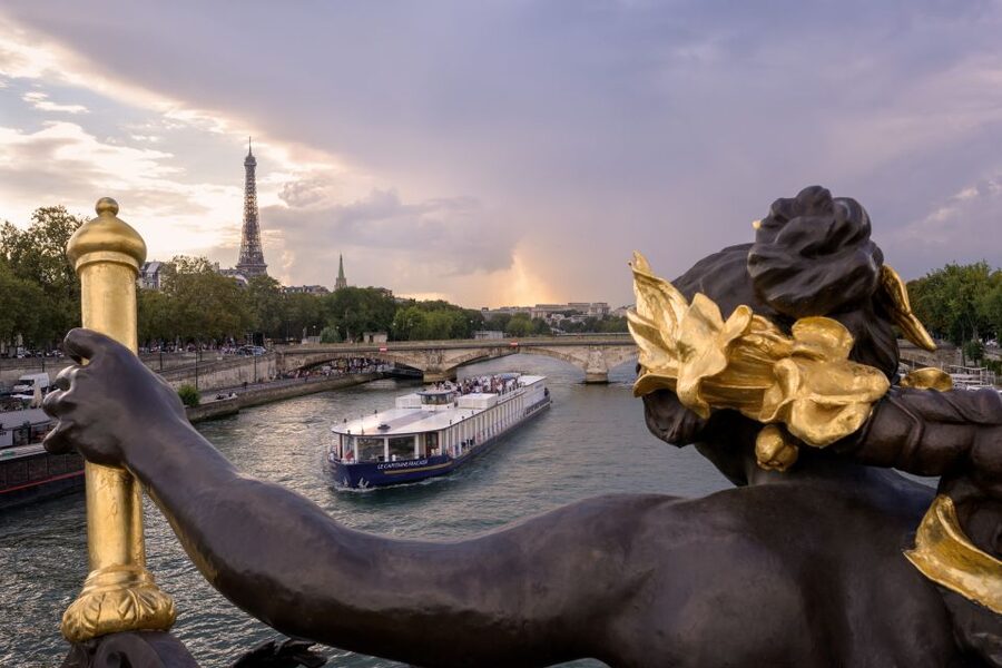 Paris: Seine River Cruise & Brunch - A midday meal with Paris outside the window