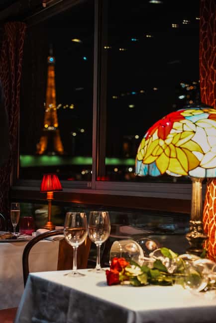 Paris: Seine River Cruise with 3-Course Dinner & Live Music - Live music and the right level of romance