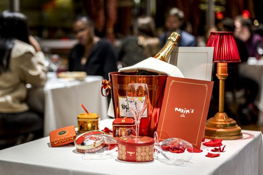 Paris: Seine River Cruise with 3-Course Dinner & Live Music - Choosing between the 6:45 PM and 9:15 PM sailings