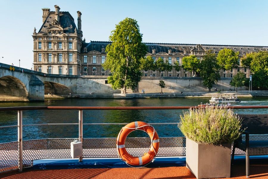 Paris: Seine River Panoramic Views Dinner Cruise - Key points to know before booking