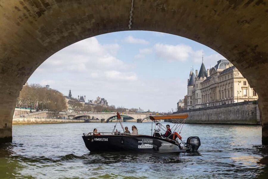 Paris: Seine River Private Cruise - Food, drinks, pets, and practical comfort