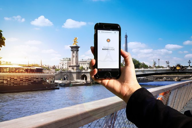 Paris Seine River Sightseeing Cruise with Commentary by Bateaux Parisiens - Choosing the best time to cruise