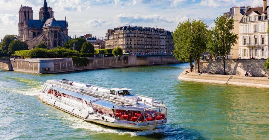 Paris: Sightseeing Cruise on the Seine with 3-Course Lunch - What the $100 price really covers