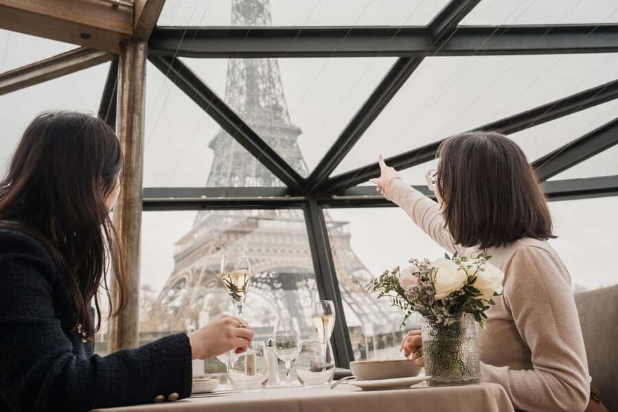 Paris: Sightseeing Cruise on the Seine with 3-Course Lunch - Lunch begins as Paris slips away
