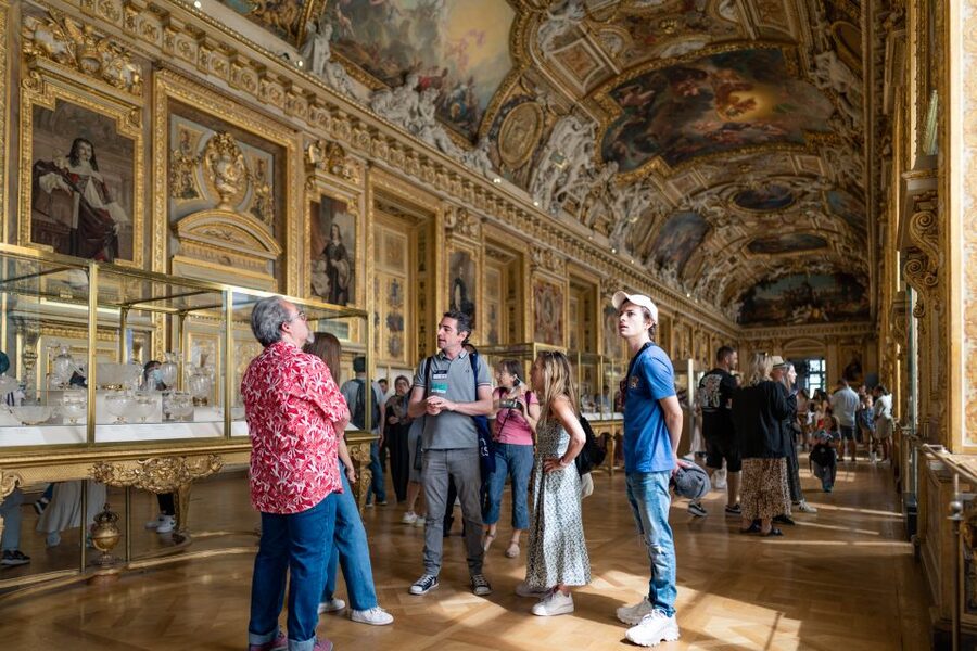 Paris: Skip-the-Line Louvre Highlights Guided Tour - Why a Small Group Helps Inside the Louvre