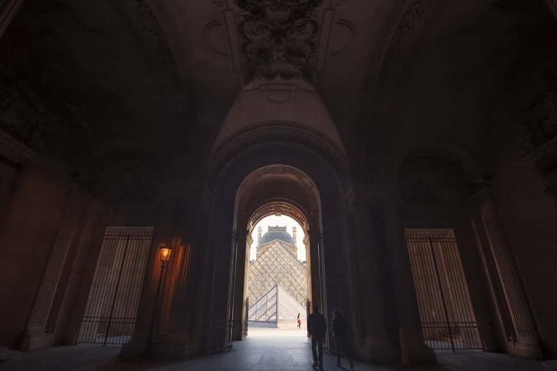 Paris: Skip-the-Line Louvre Highlights Tour with Mona Lisa - Michelangelo, French painting, and the wider route