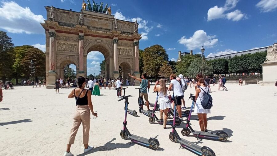 Paris: Small-Group E-Scooter Tour with a Local Guide - Why an e-scooter works well for Paris sightseeing