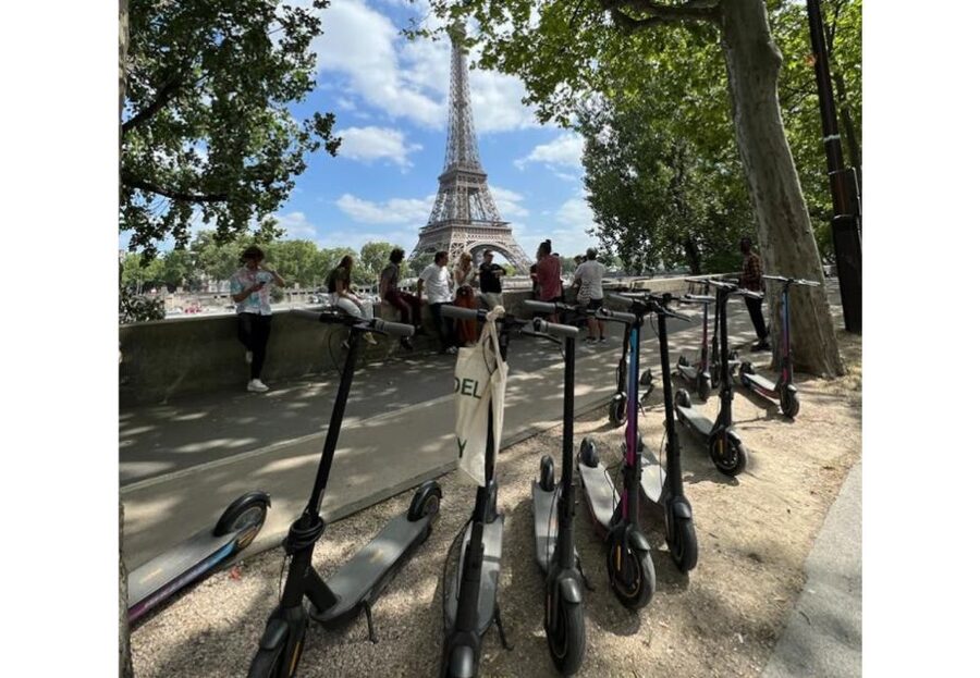 Paris: Small-Group E-Scooter Tour with a Local Guide - Pont des Arts and the Seine