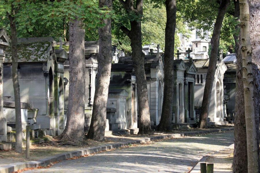 Paris: Stories of Père Lachaise Cemetery Walking Tour - Why Père Lachaise works so well as a walking tour