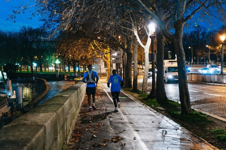 Paris: Sunrise Running and Sightseeing Group Tour - Guide style, group size, and languages