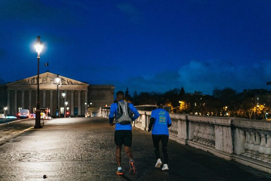 Paris: Sunrise Running and Sightseeing Group Tour - Notre Dame, the Conciergerie, and the medieval heart
