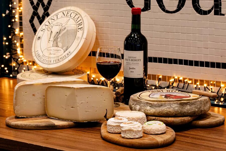 Paris: Tasting of 3 Wine and 3 Cheese - A small Paris tasting with a local feel