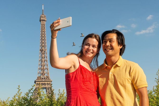 Paris Tour with Lunch at the Eiffel Tower and Seine River Cruise - A fast introduction to Paris by coach