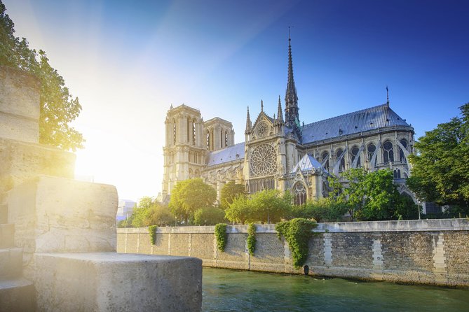 Paris Tour with Lunch at the Eiffel Tower and Seine River Cruise - Seeing Paris from the Seine
