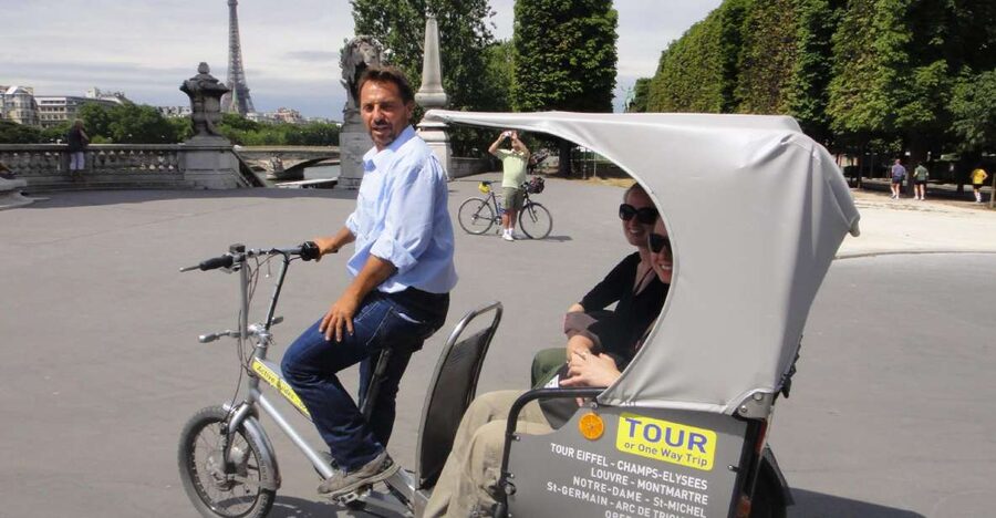 Paris Tuk-Tuk: 2, 4 or 6H First Highlights & Parisian Areas - A gentle first look at Paris by electric tuk-tuk