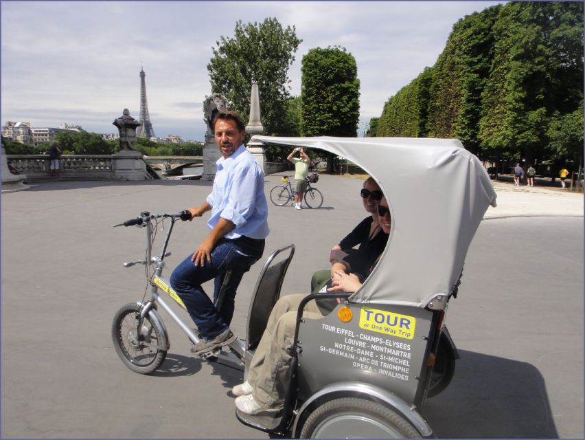 Paris Tuk-Tuk: 2, 4 or 6H First Highlights & Parisian Areas - Montmartre, village atmosphere above the city