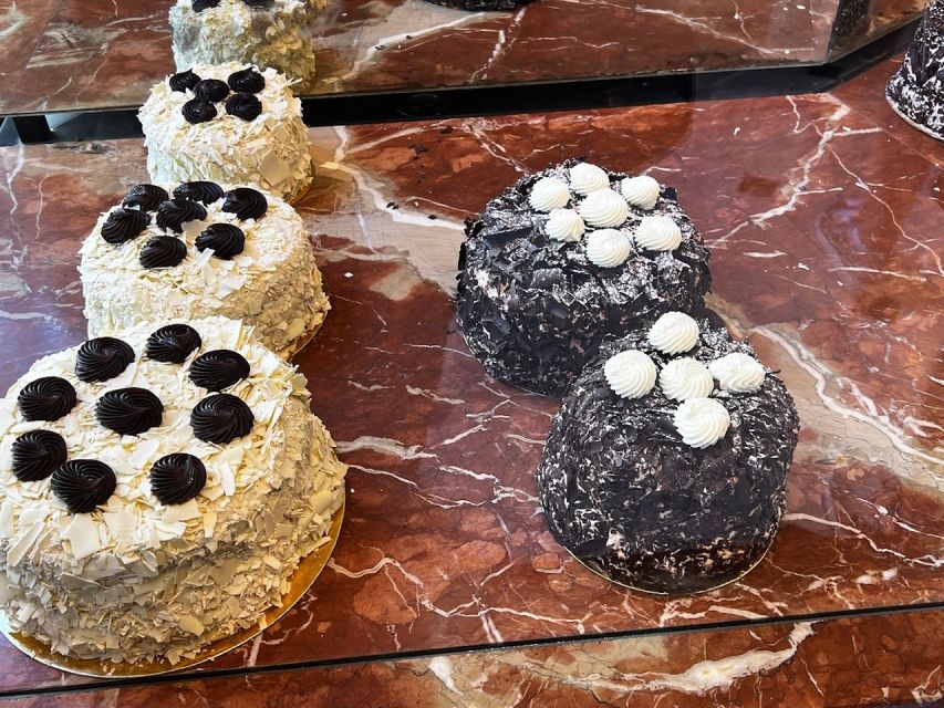 Paris: Walking Food Tour with Cheese, Wine and Delicacies - How the guides shape the experience
