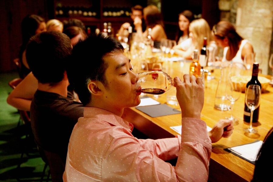 Paris: Wine and Cheese Lunch - How the two-hour session unfolds