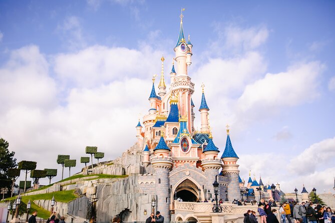 Personalized Transport service from Disneyland to Paris - Airport and train station pickups