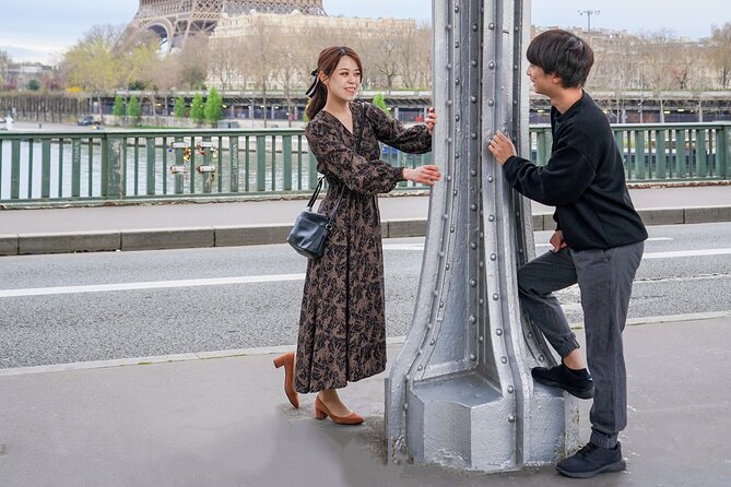 Photo Session in Paris - Photographer at the Eiffel Tower - Who will get the most from this photo session?