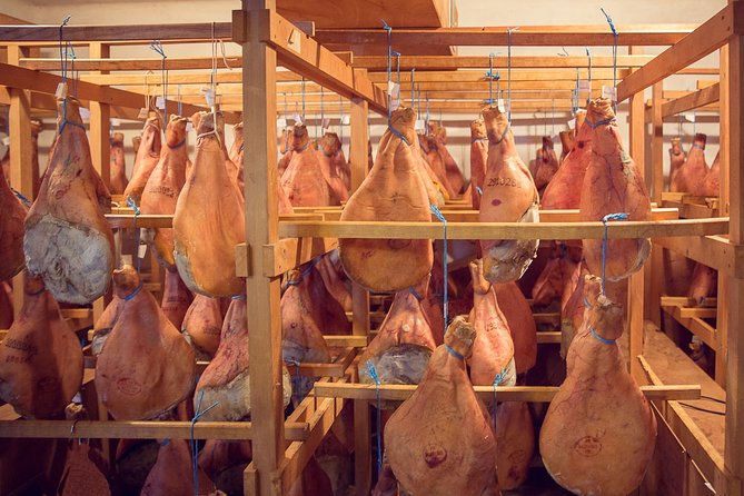 Pierre IBAIALDE: Guided Tour Ham Workshop, tasting - Key points at a glance