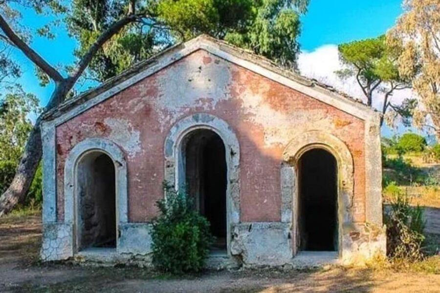 Porticcio: Coastal Train Ticket with Audio Guide & Tastings - Finishing with wine and Corsican specialties