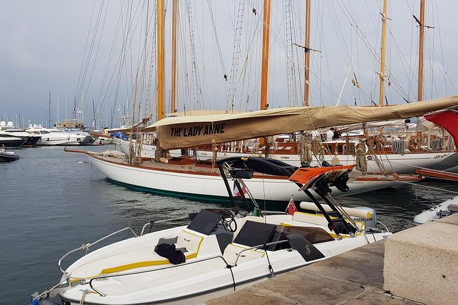 Private Boat Charter in the Bay of St Tropez - Swimming at Plage des Graniers