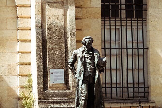 Private Bordeaux History Tour with a glass of Bordeaux wine. - Place du Palais and Porte Cailhau