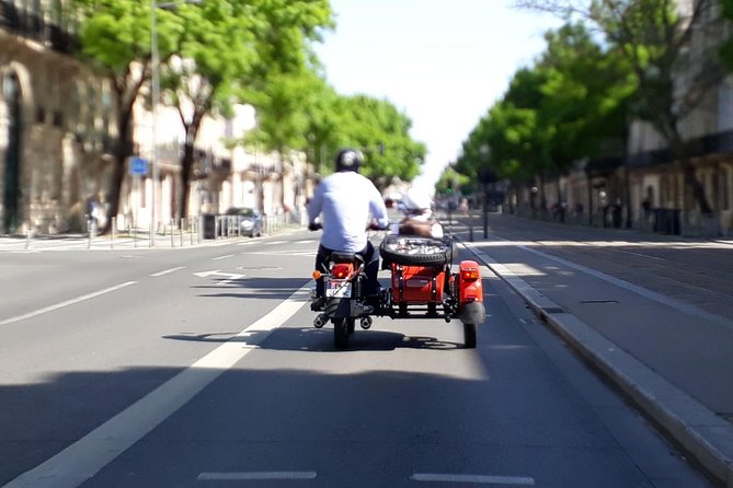 Private Tour of Bordeaux in a Sidecar 1h30 - Porte Cailhau and Rue Notre Dame