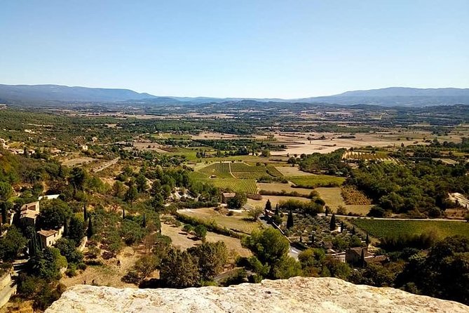 Provence Wineries and Luberon Villages Day Trip from Aix-en-Provence - Lourmarin and the first Luberon views
