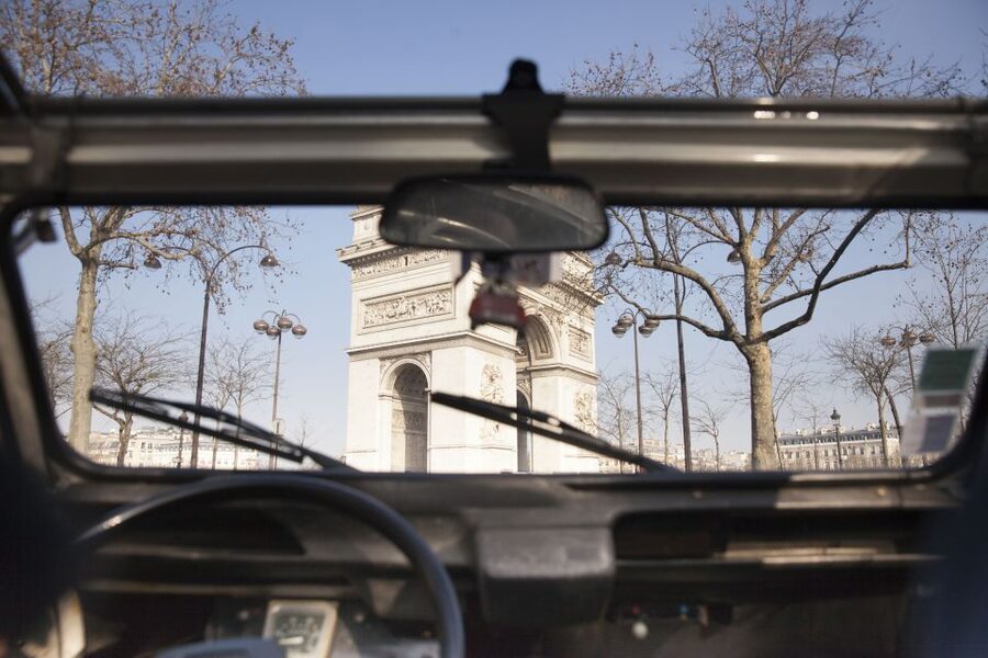 Romantic Paris Vintage Citroën 2CV Tour - What the driver adds to the experience