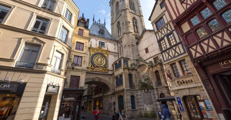 Rouen: Guided Tour of the Historic Center - The Gros-Horloge brings medieval time to the street