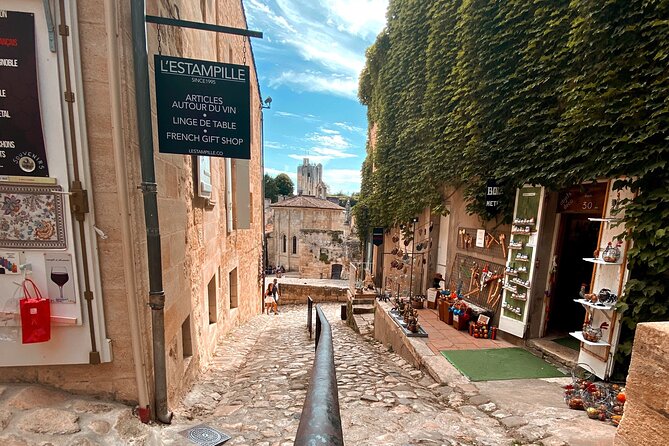 Saint-Emilion Afternoon Wine Tour - 2 Wineries & delicacies - One hour in the medieval village