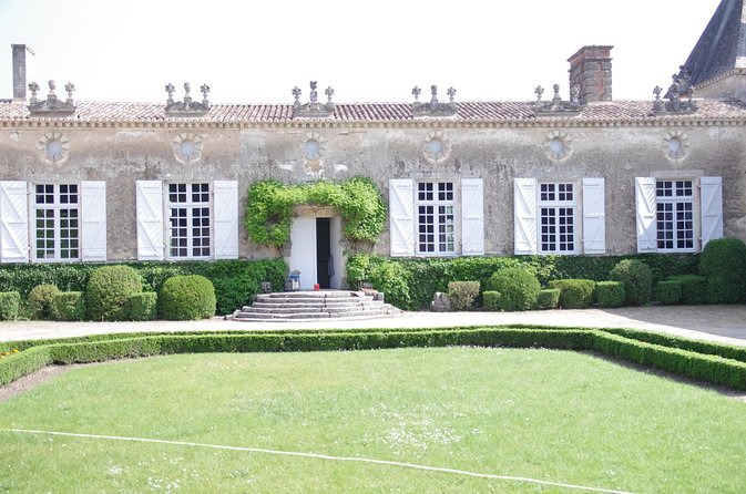 Saint Emilion Day Trip with Sightseeing Tour & Wine Tastings from Bordeaux - Walking through the UNESCO-listed village