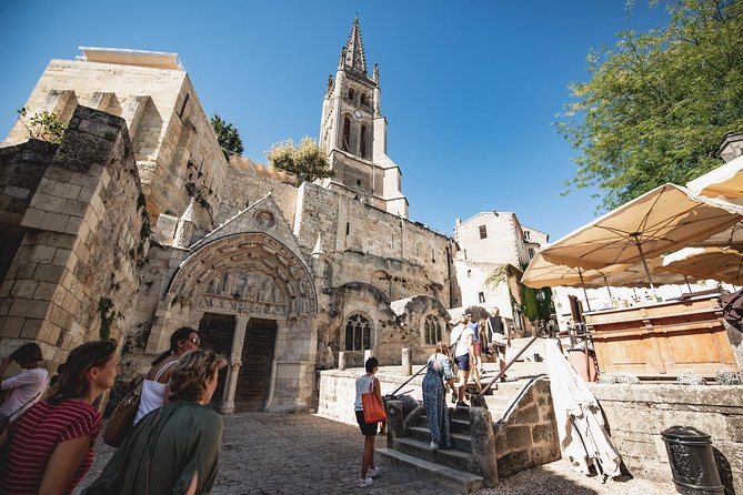 Saint-Emilion Electric Bike Day Tour with Wine Tastings & Lunch - Walking Saint-Émilion after the bikes