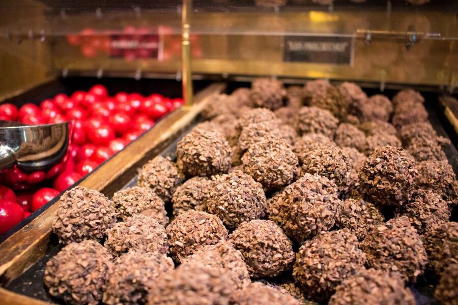 Saint-Germain-des-Prés: Pastry and Chocolate Walking Tour - How the 150-minute walk feels