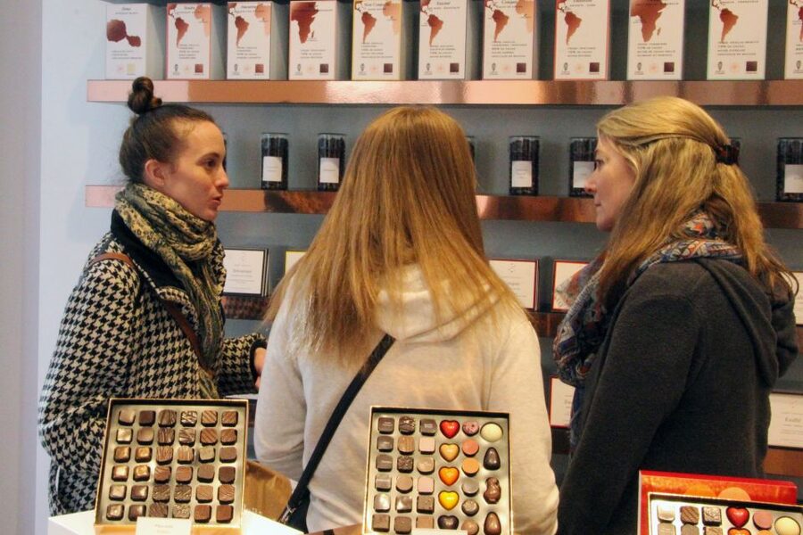 Saint-Germain-des-Prés: Pastry and Chocolate Walking Tour - Families, children, and different appetites