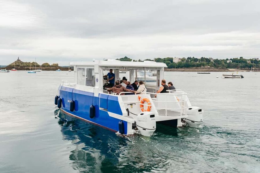 Saint-Malo: Guided Boat Tour with Local Captain - Setting off near Solidor Tower