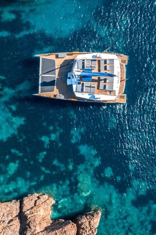 Saint-Raphaël: Golden Island Afternoon Cruise with Drinks - What the group size means in practice
